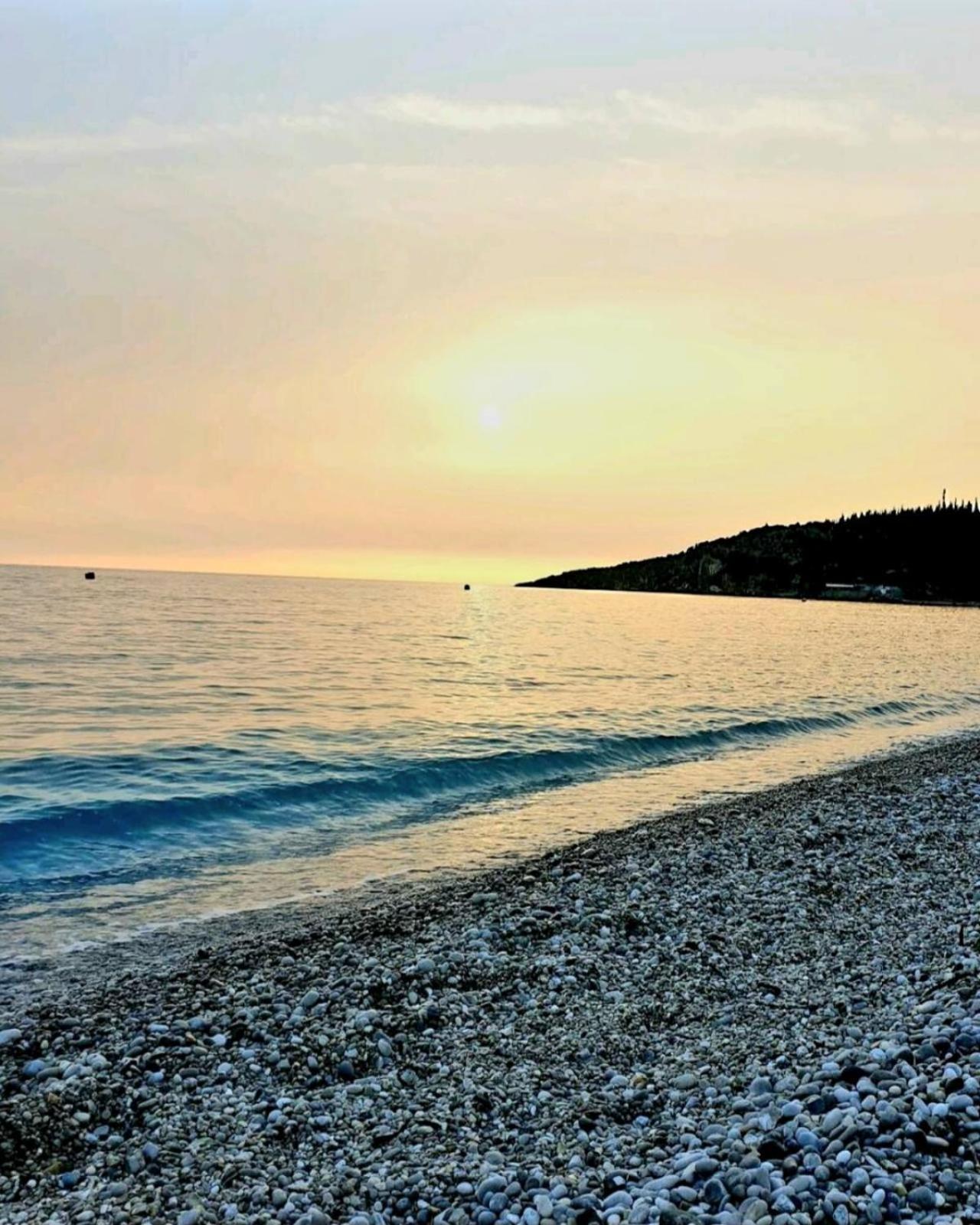 Philoxenia Guest House Himare Buitenkant foto