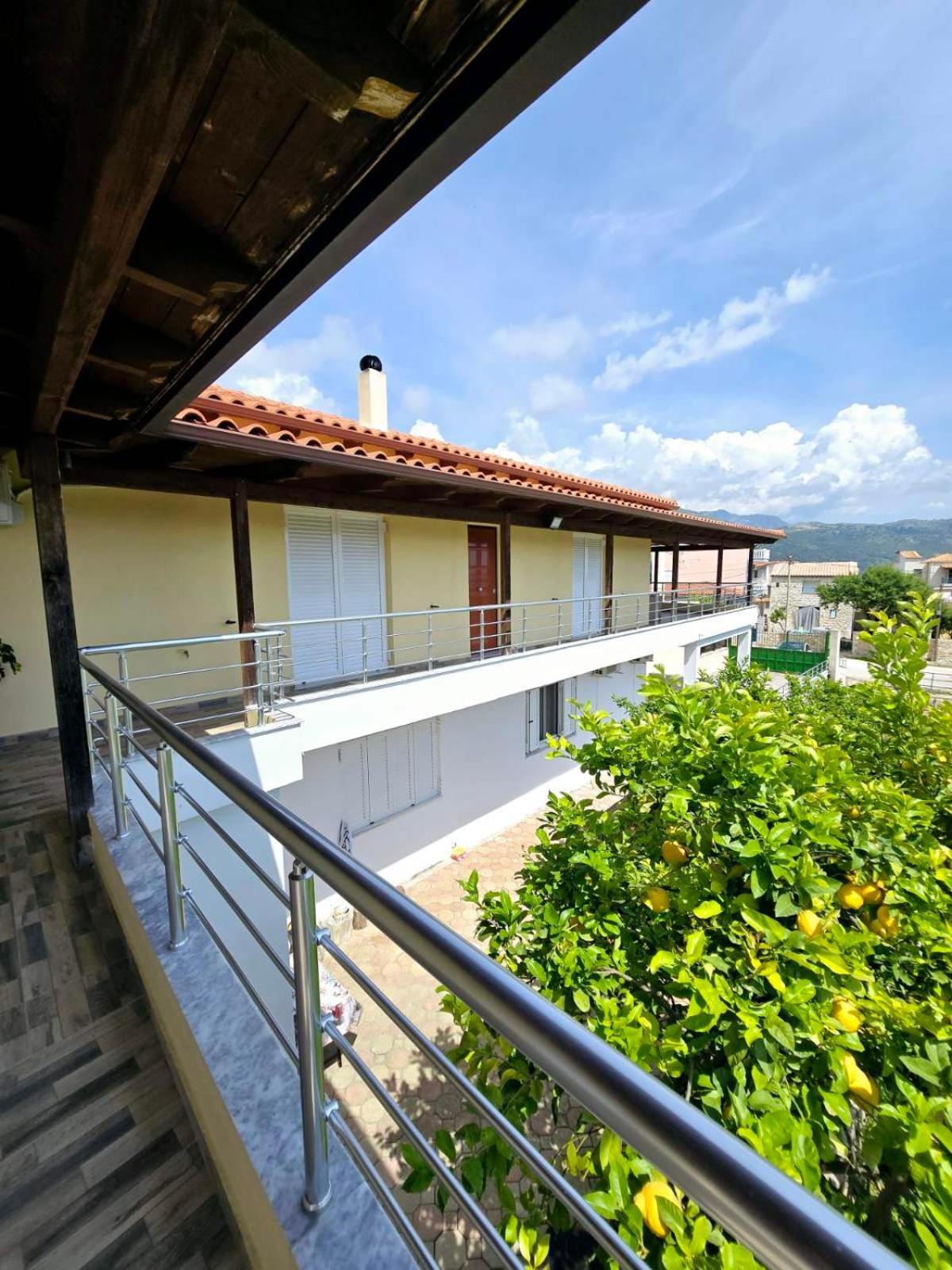 Philoxenia Guest House Himare Buitenkant foto