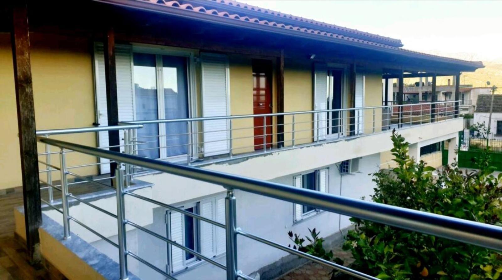 Philoxenia Guest House Himare Buitenkant foto