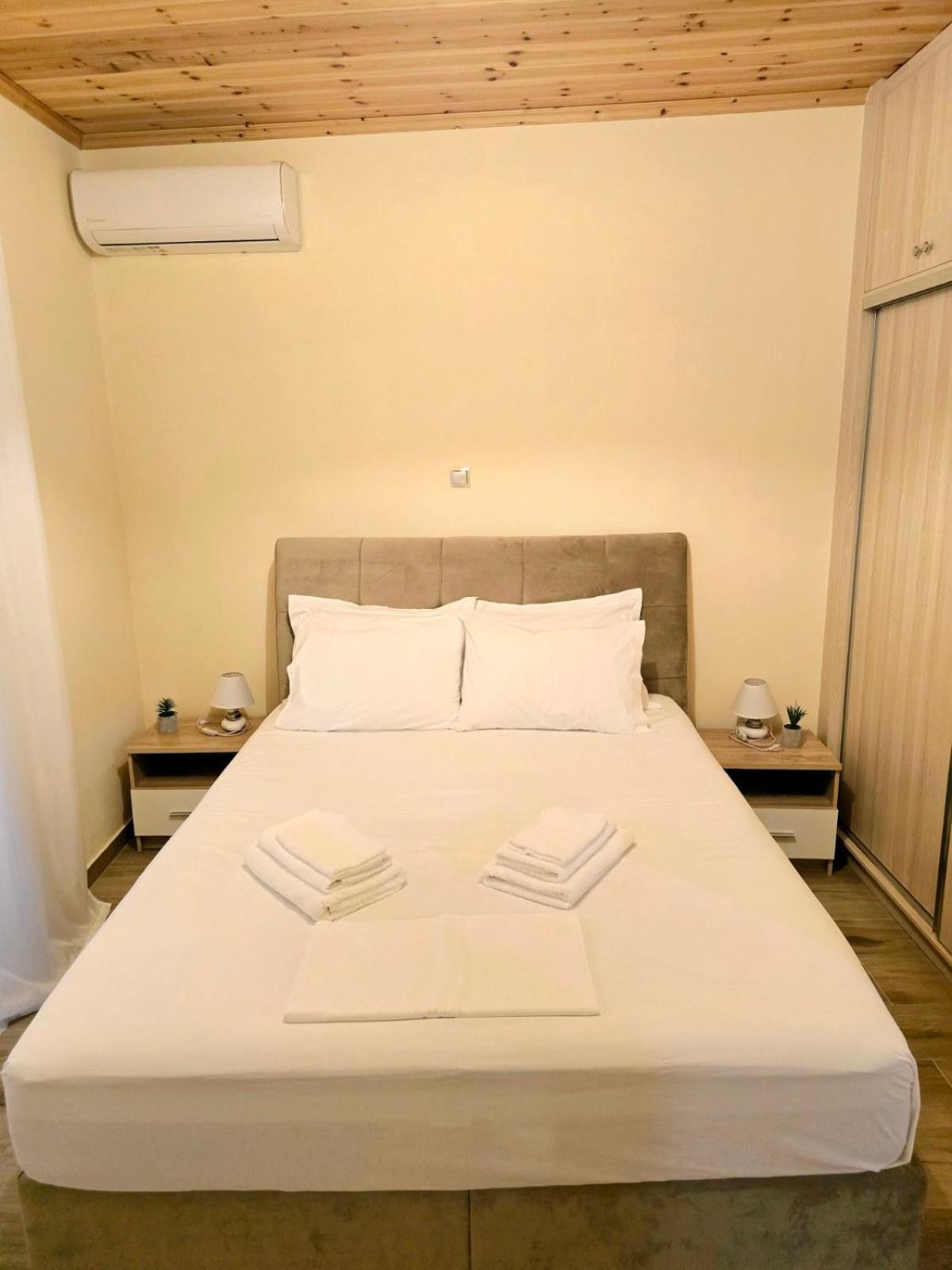 Philoxenia Guest House Himare Buitenkant foto