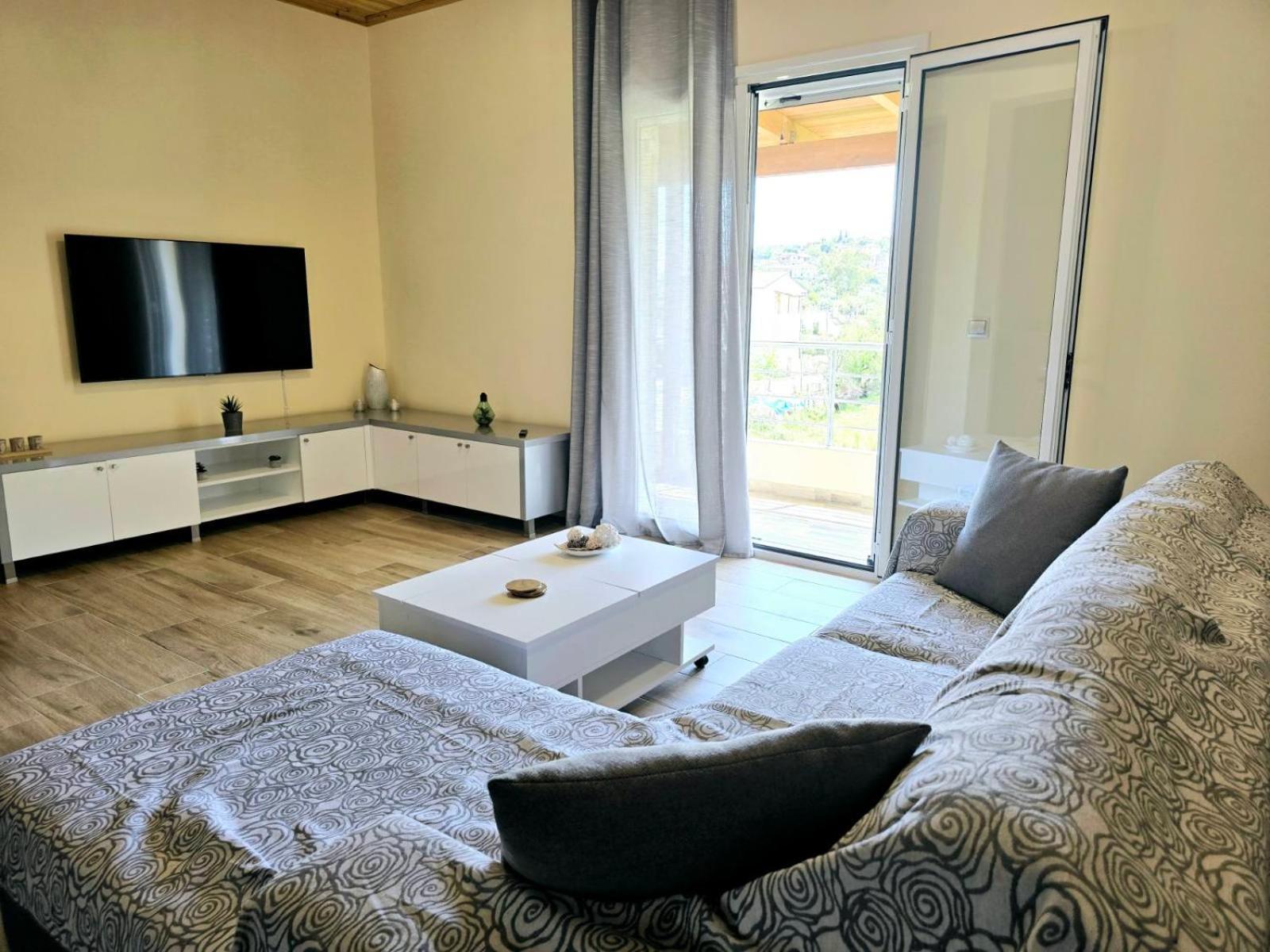 Philoxenia Guest House Himare Buitenkant foto